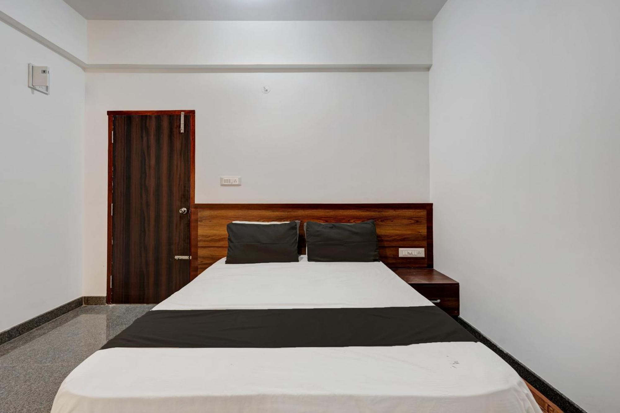 Oyo Hotel Bungalow Inn Lodging & Boarding バンガロール エクステリア 写真
