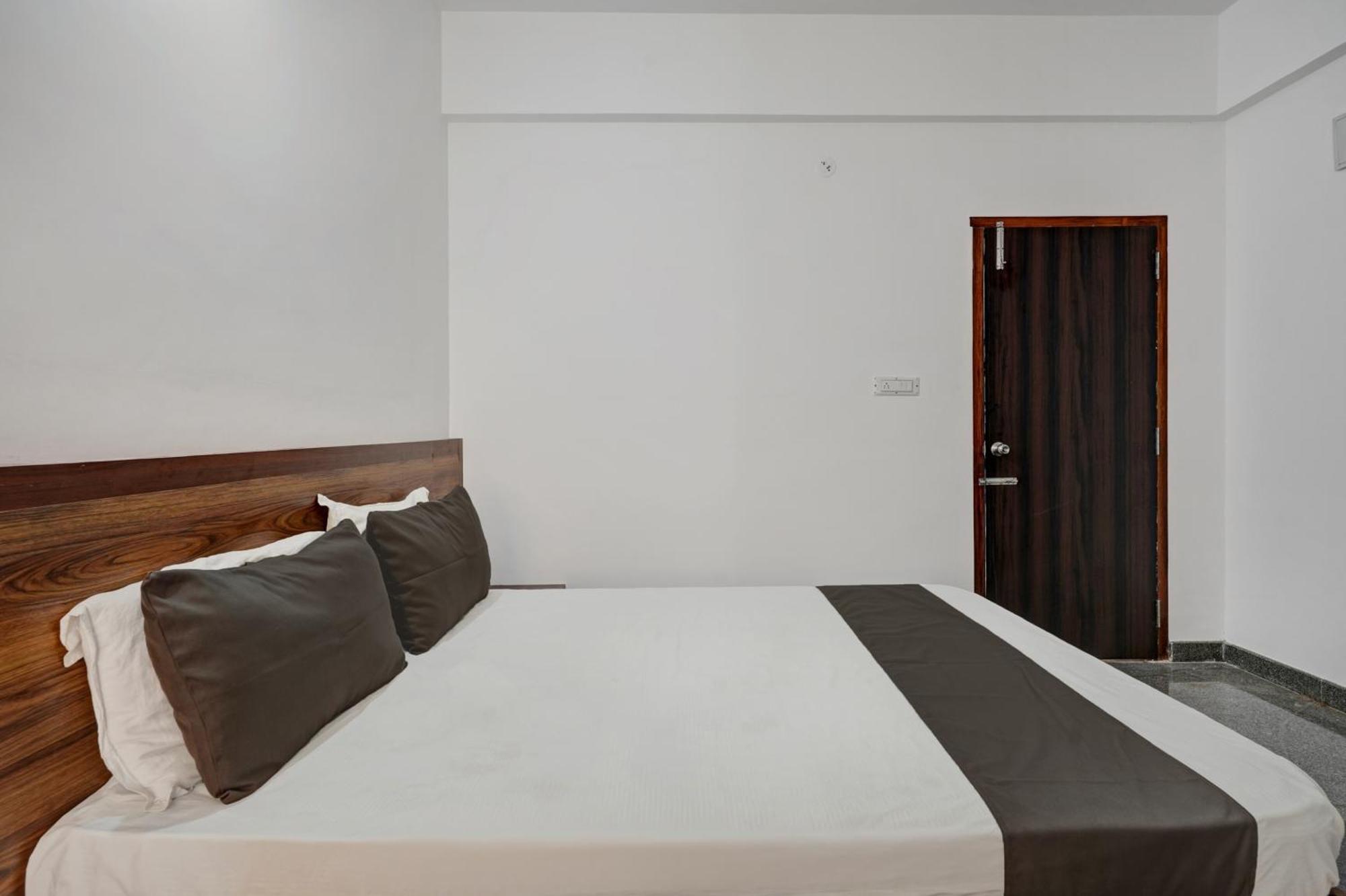 Oyo Hotel Bungalow Inn Lodging & Boarding バンガロール エクステリア 写真