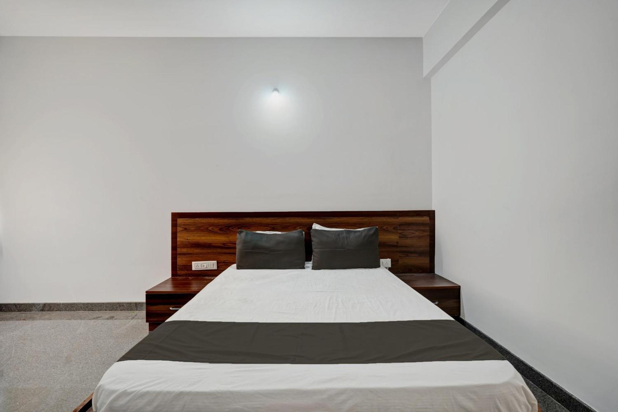 Oyo Hotel Bungalow Inn Lodging & Boarding バンガロール エクステリア 写真