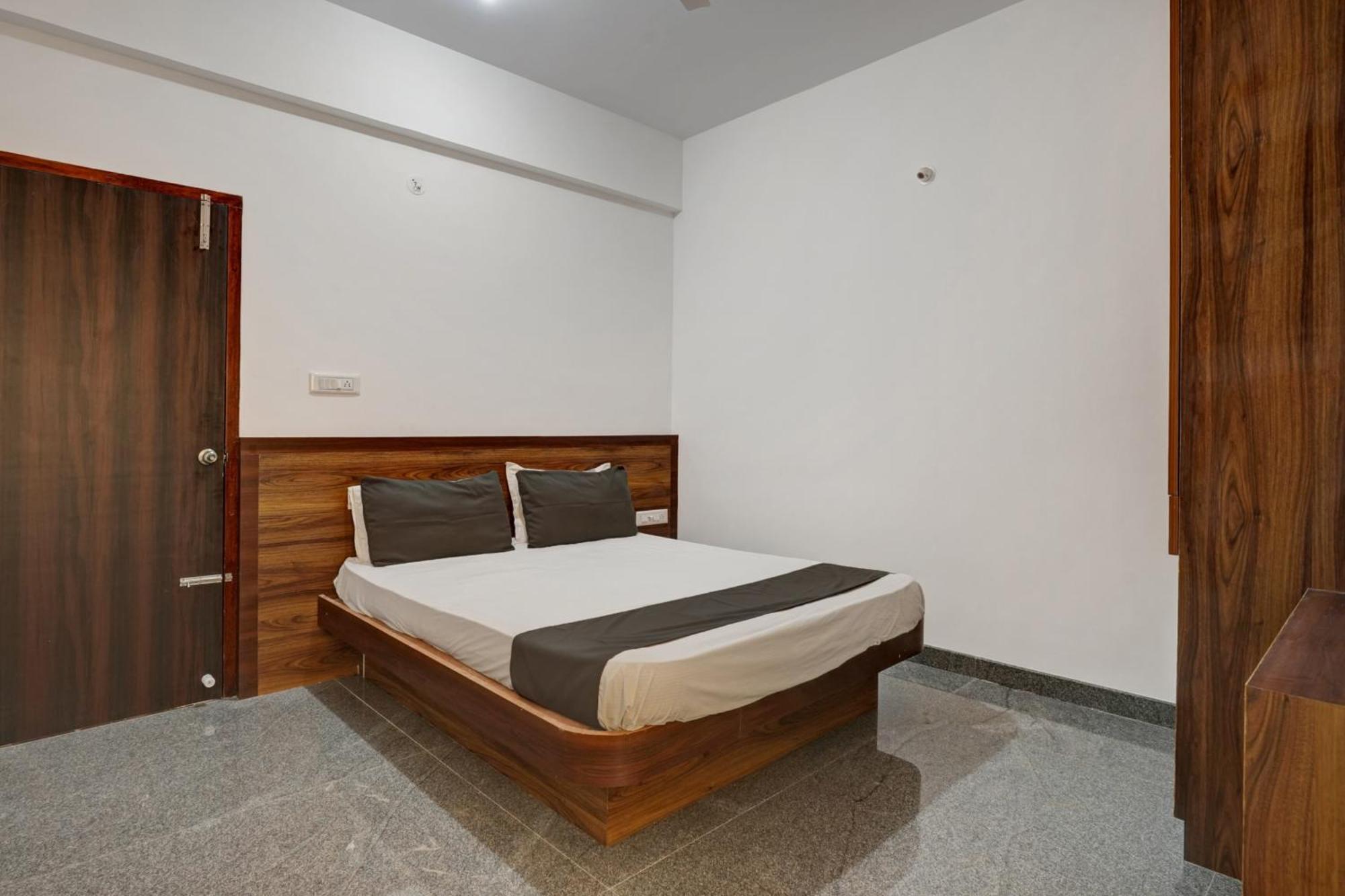 Oyo Hotel Bungalow Inn Lodging & Boarding バンガロール エクステリア 写真