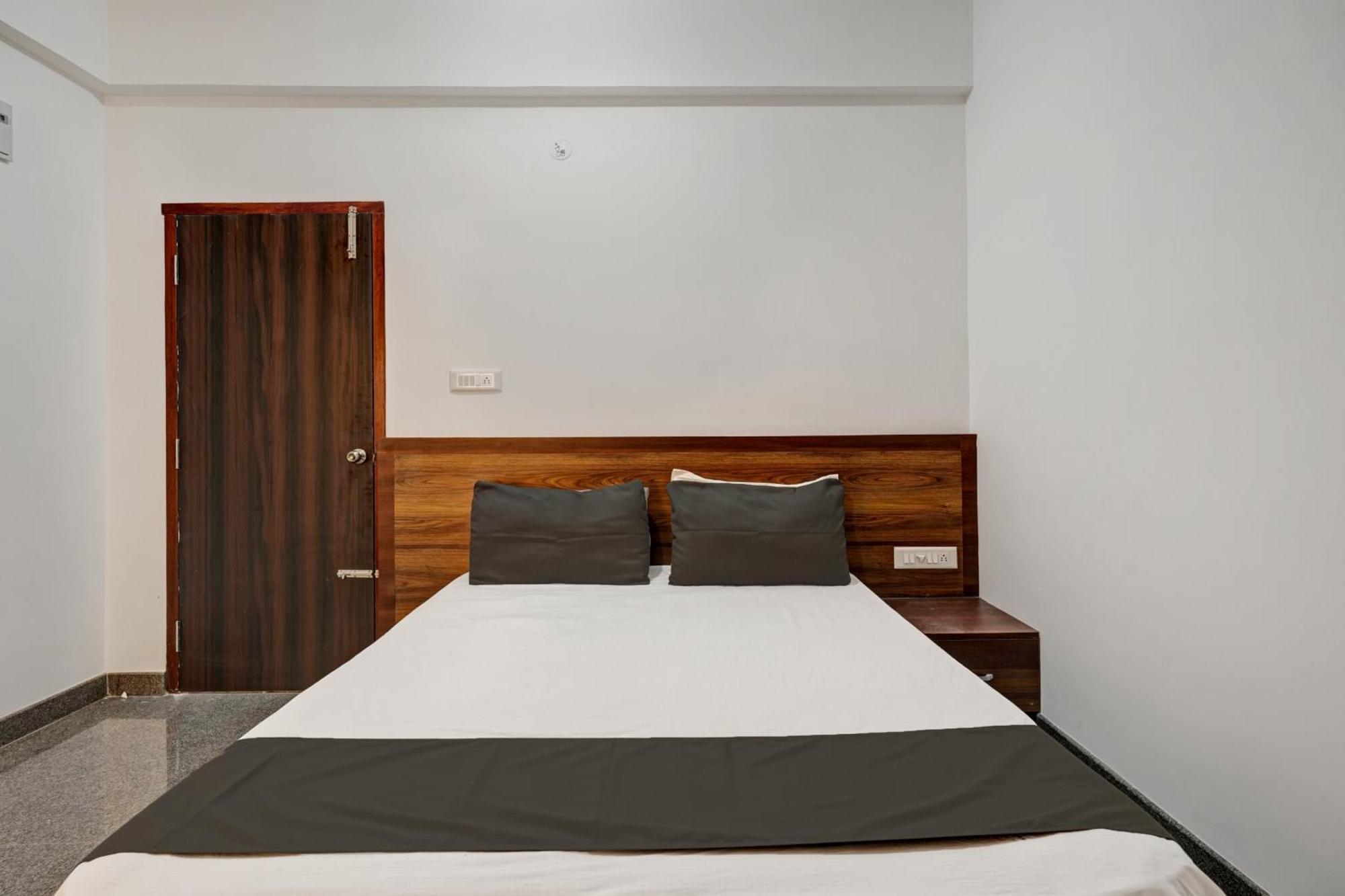 Oyo Hotel Bungalow Inn Lodging & Boarding バンガロール エクステリア 写真